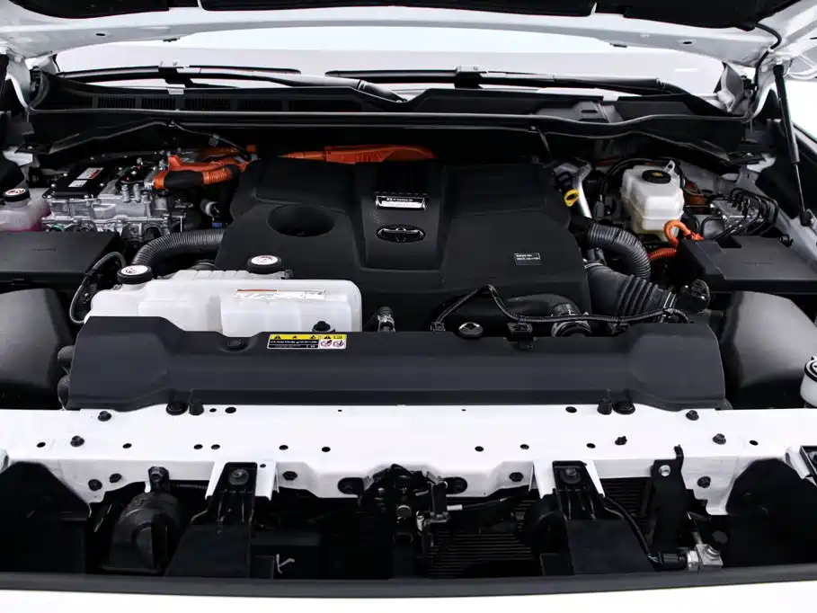 Toyota Sequoia — фото 21