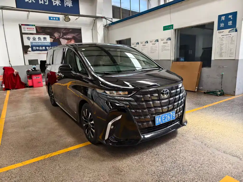 Toyota Alphard — фото 3