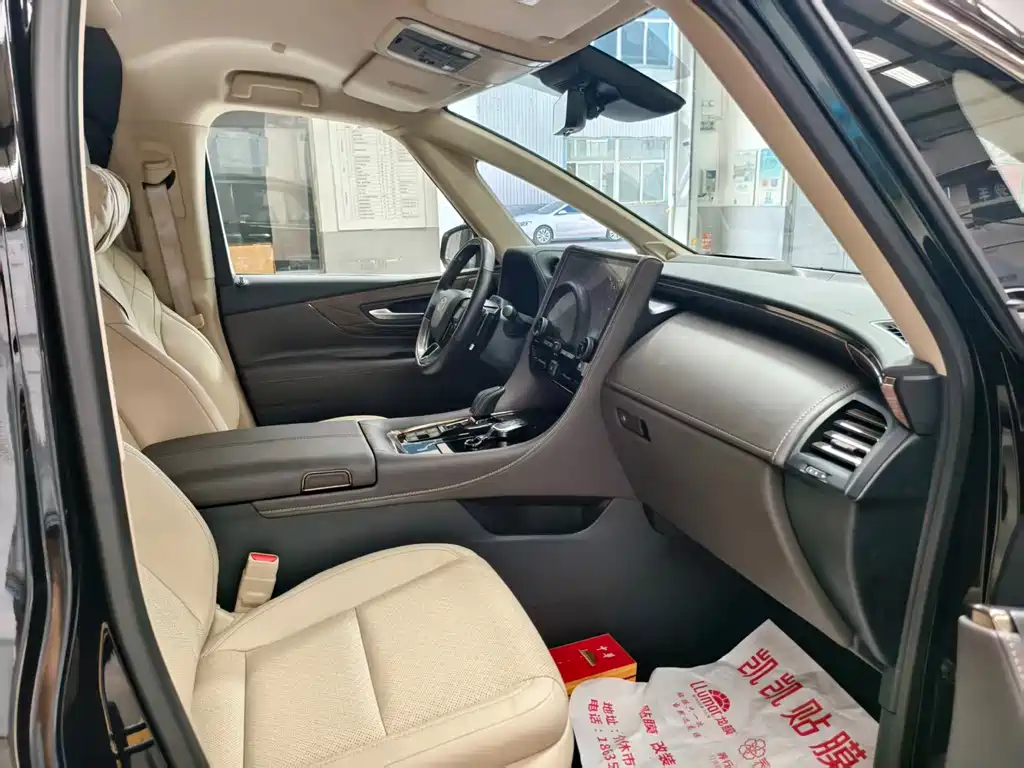 Toyota Alphard — фото 6