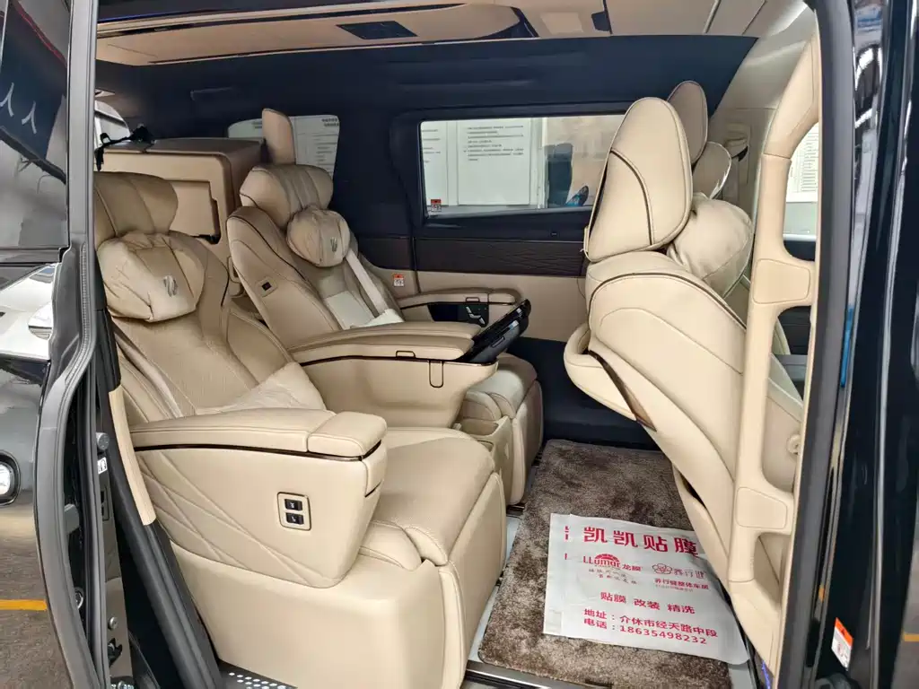 Toyota Alphard — фото 7