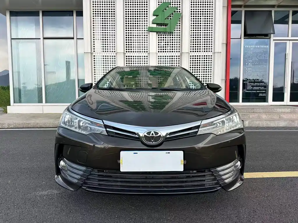 Toyota Corolla — фото 20