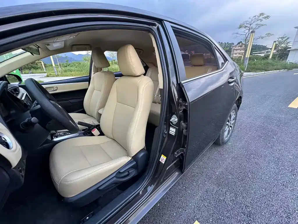 Toyota Corolla — фото 10