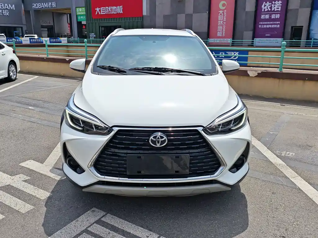 Toyota Yaris L — фото 2