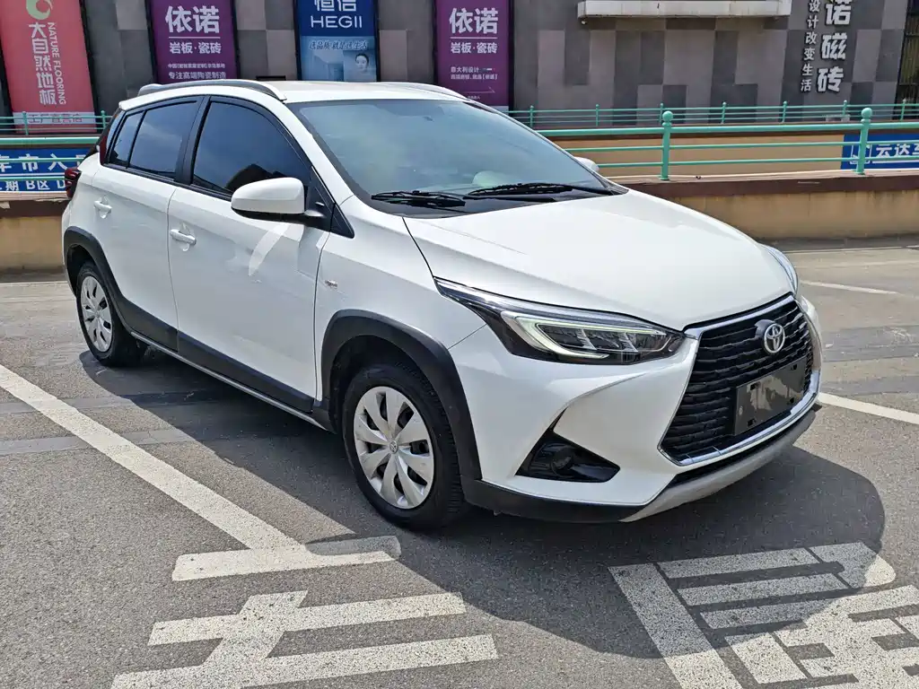 Toyota Yaris L — фото 3