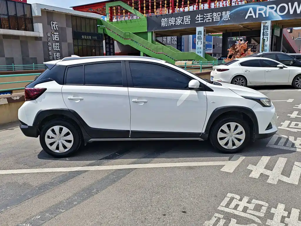 Toyota Yaris L — фото 4