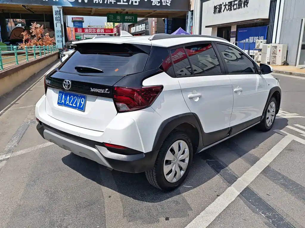 Toyota Yaris L — фото 5