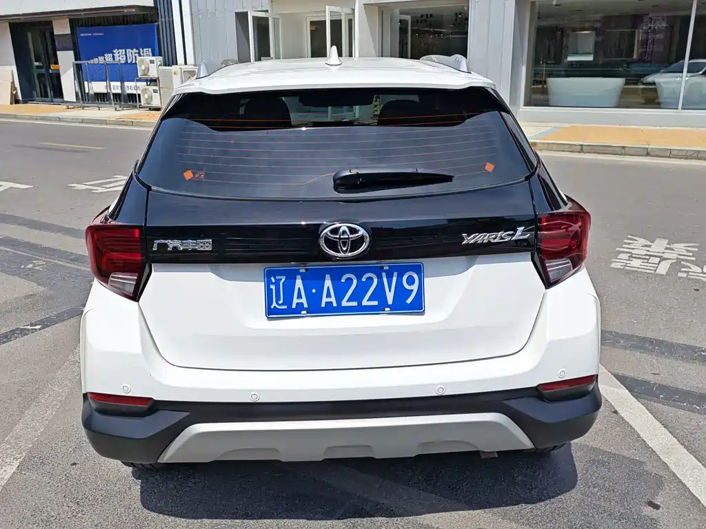 Toyota Yaris L — фото 6