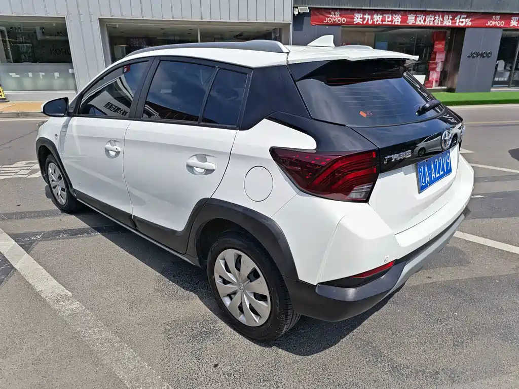 Toyota Yaris L — фото 7