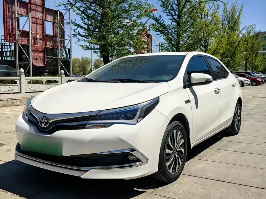 Toyota Corolla Hybrid — фото 2