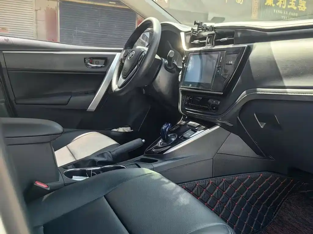 Toyota Corolla Hybrid — фото 15