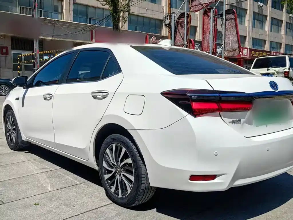 Toyota Corolla Hybrid — фото 4