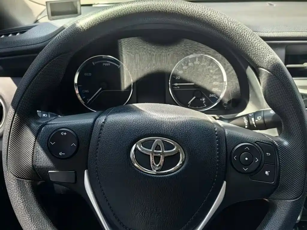 Toyota Corolla Hybrid — фото 5