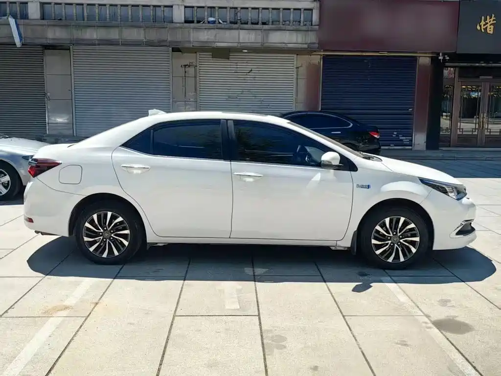 Toyota Corolla Hybrid — фото 8