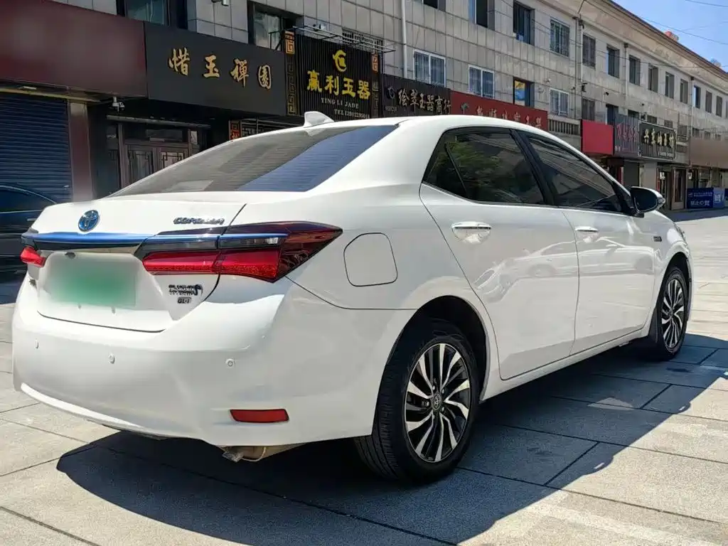 Toyota Corolla Hybrid — фото 9