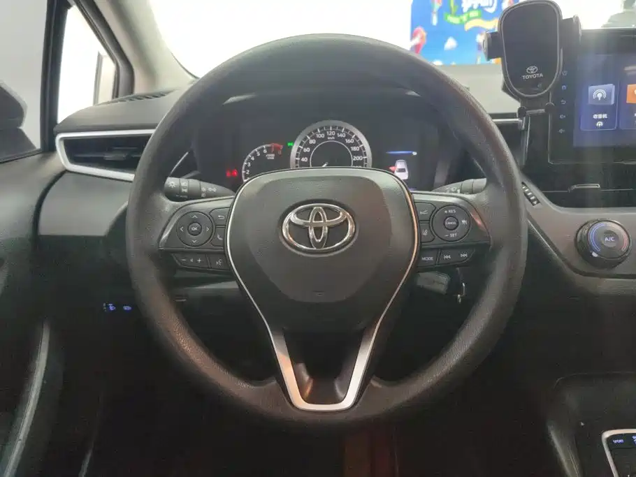 Toyota Corolla — фото 15