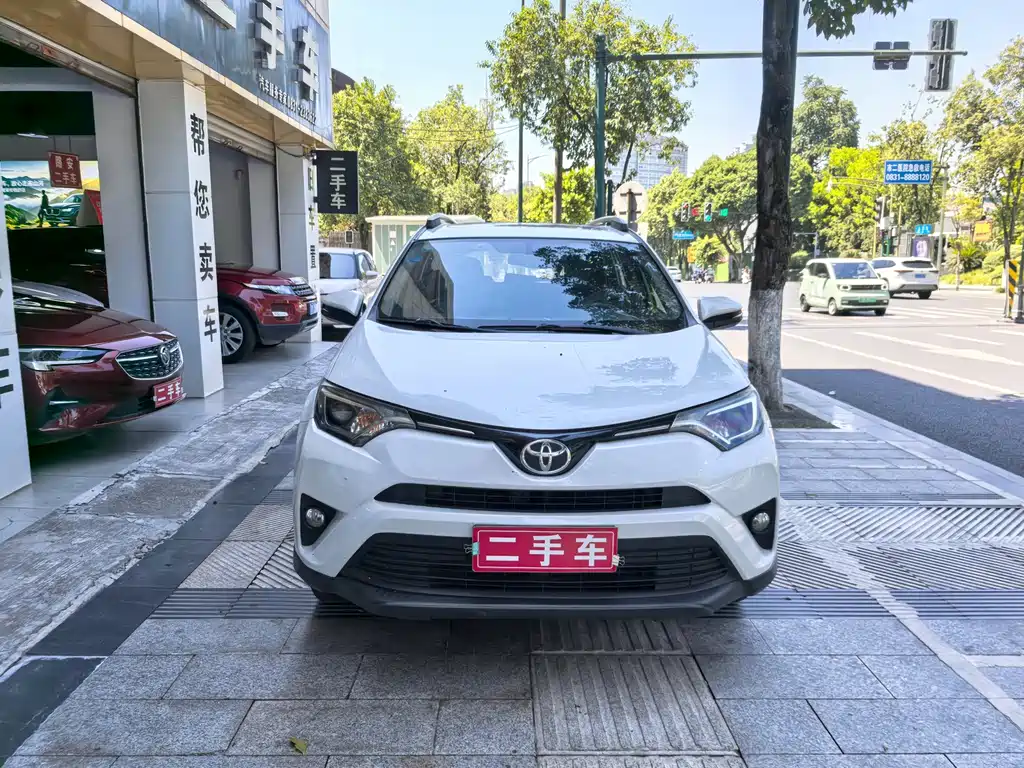 Toyota RAV4 — фото 4