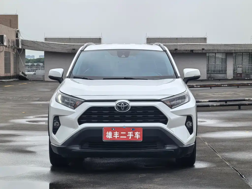 Toyota RAV4 — фото 2