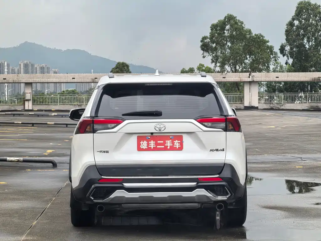 Toyota RAV4 — фото 15