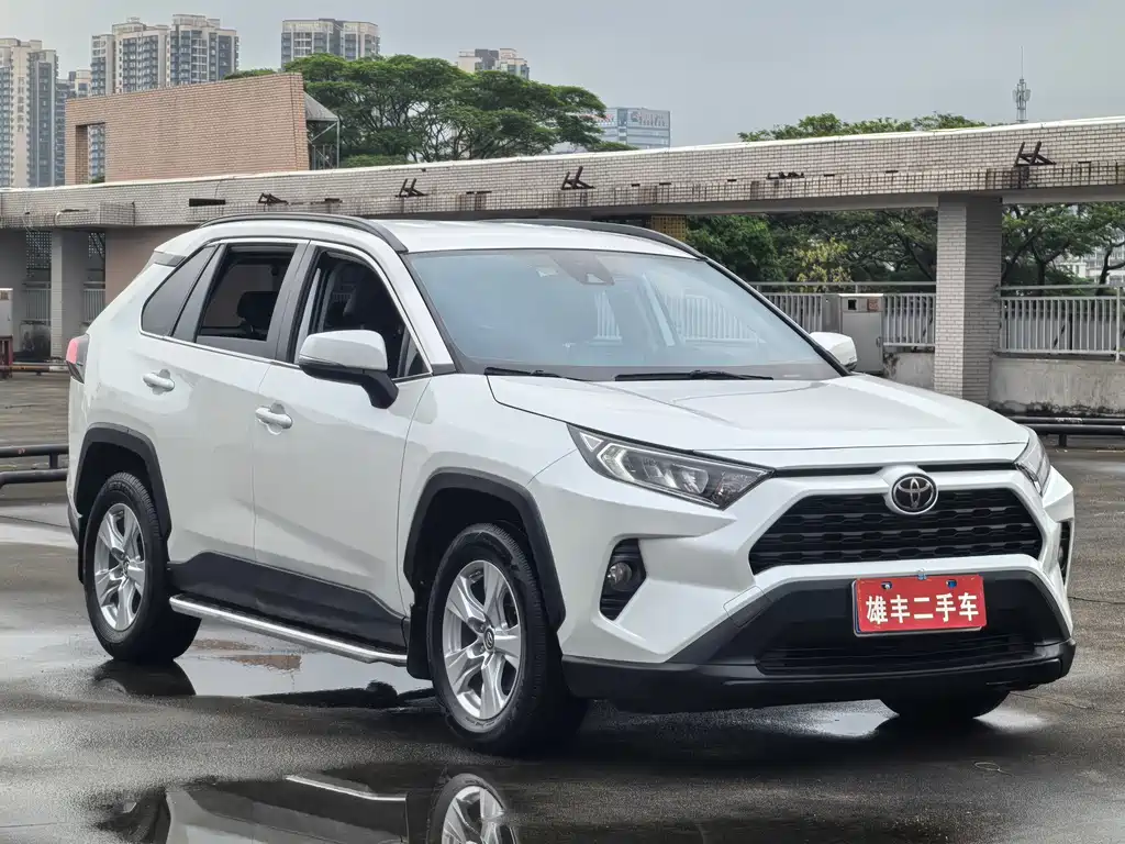 Toyota RAV4 — фото 3
