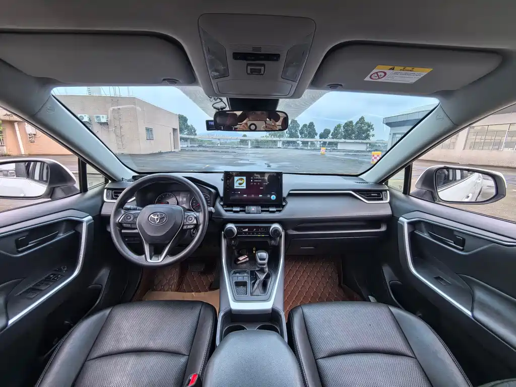 Toyota RAV4 — фото 9