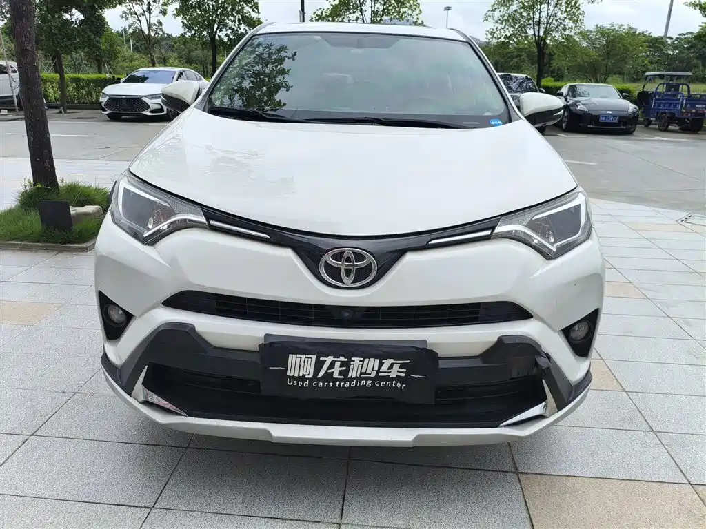 Toyota RAV4 — фото 2