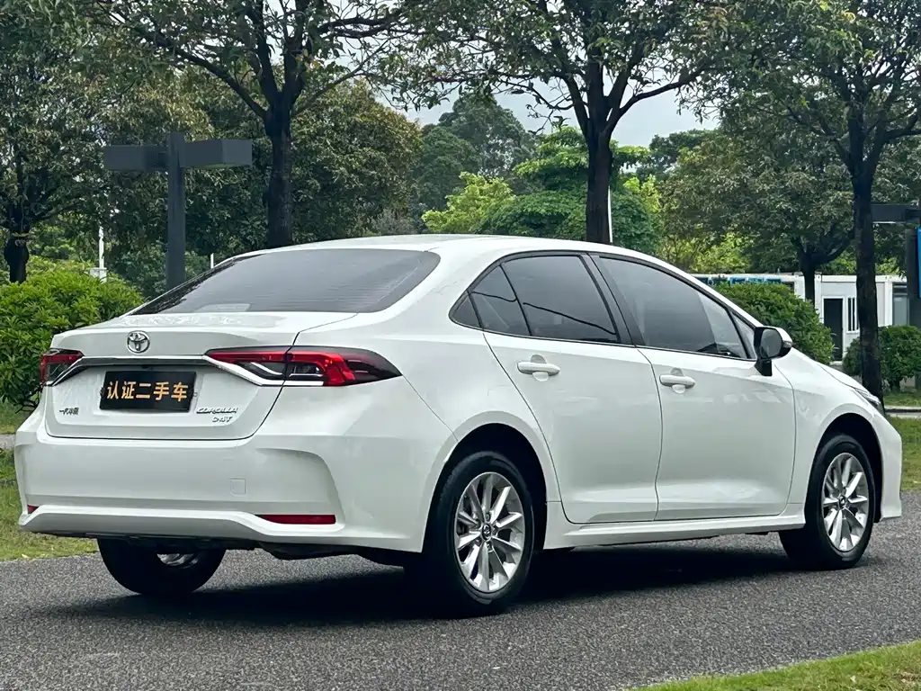 Toyota Corolla — фото 5