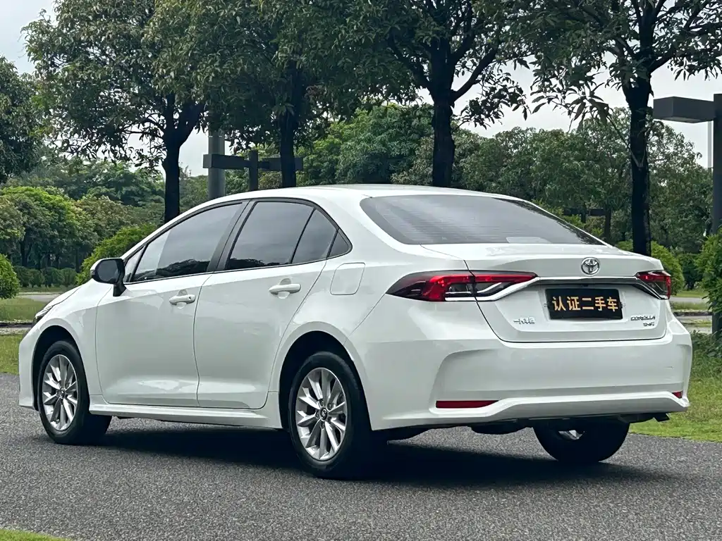 Toyota Corolla — фото 6