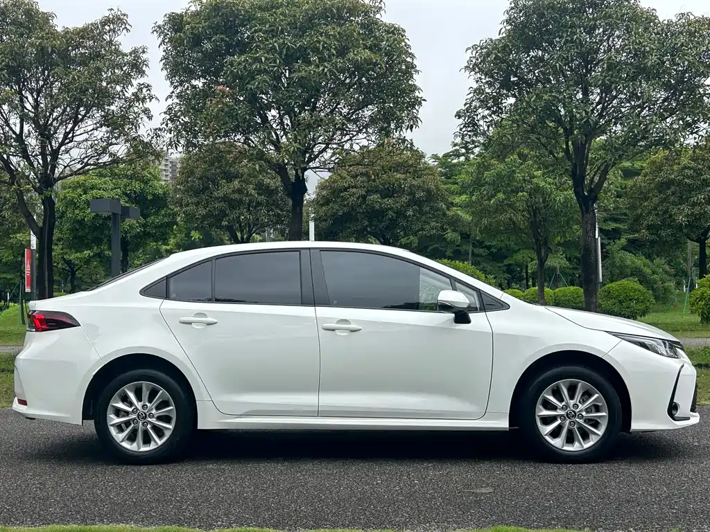 Toyota Corolla — фото 8