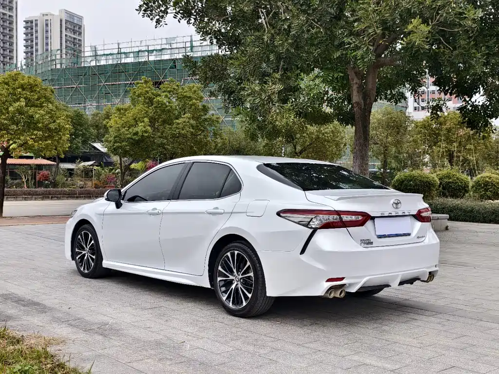 Toyota Camry — фото 7