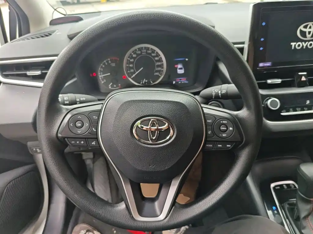 Toyota Corolla — фото 11