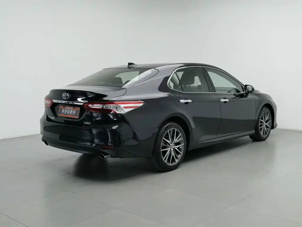 Toyota Camry — фото 2