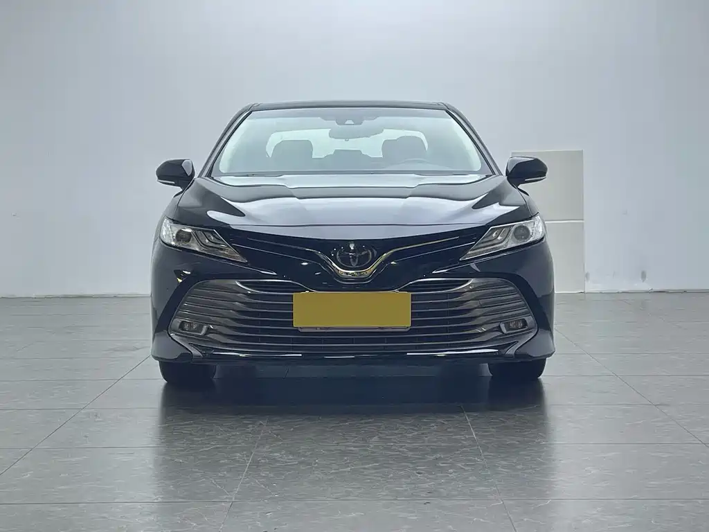 Toyota Camry — фото 2