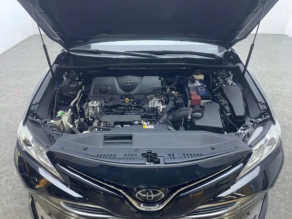Toyota Camry — фото 17