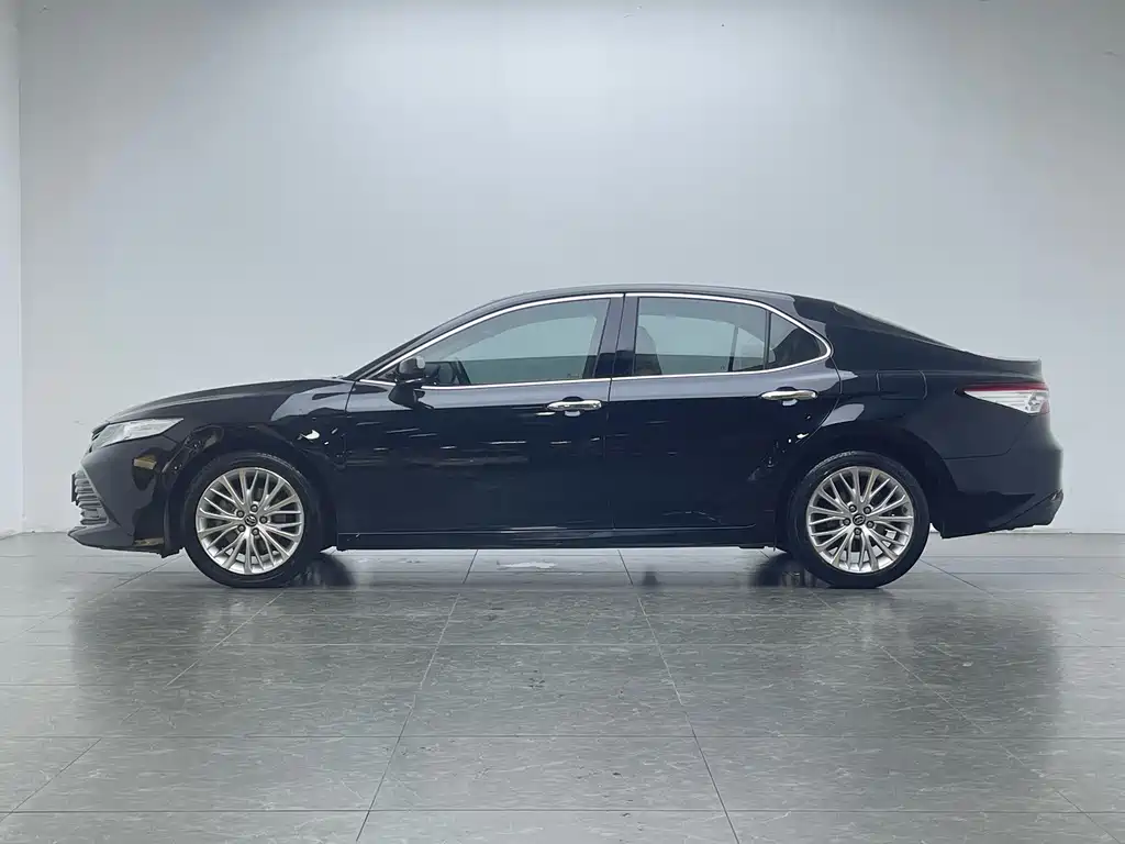 Toyota Camry — фото 6