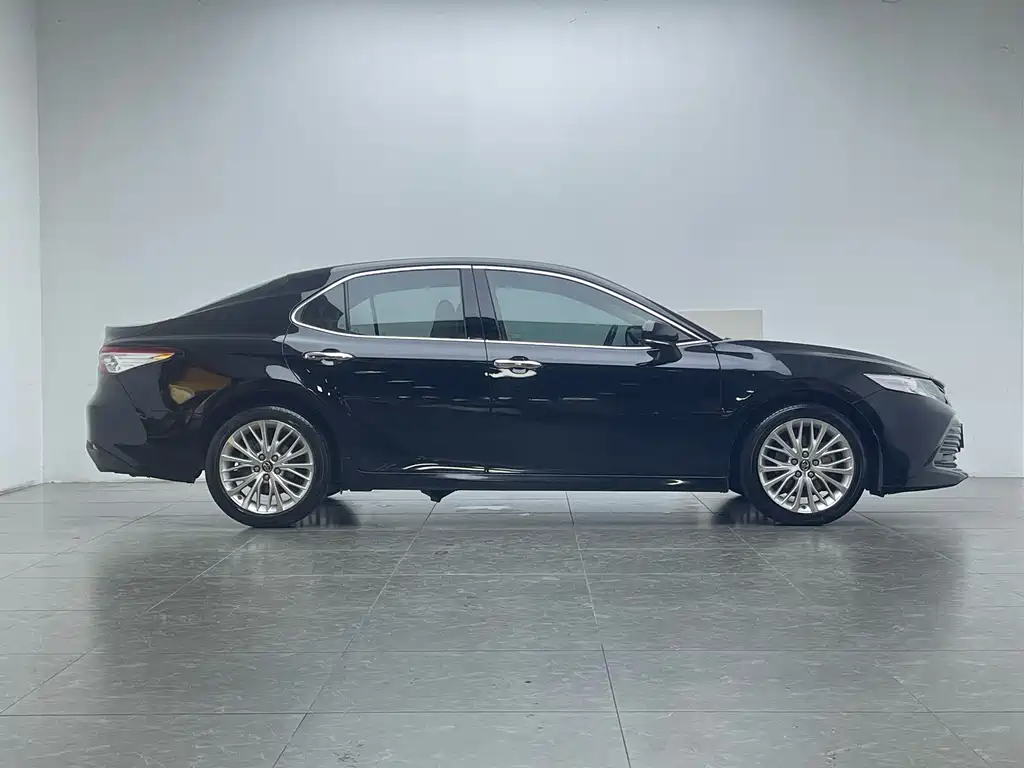Toyota Camry — фото 7
