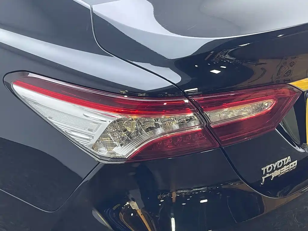 Toyota Camry — фото 10