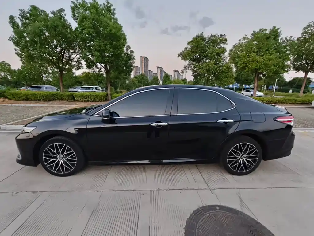 Toyota Camry — фото 4