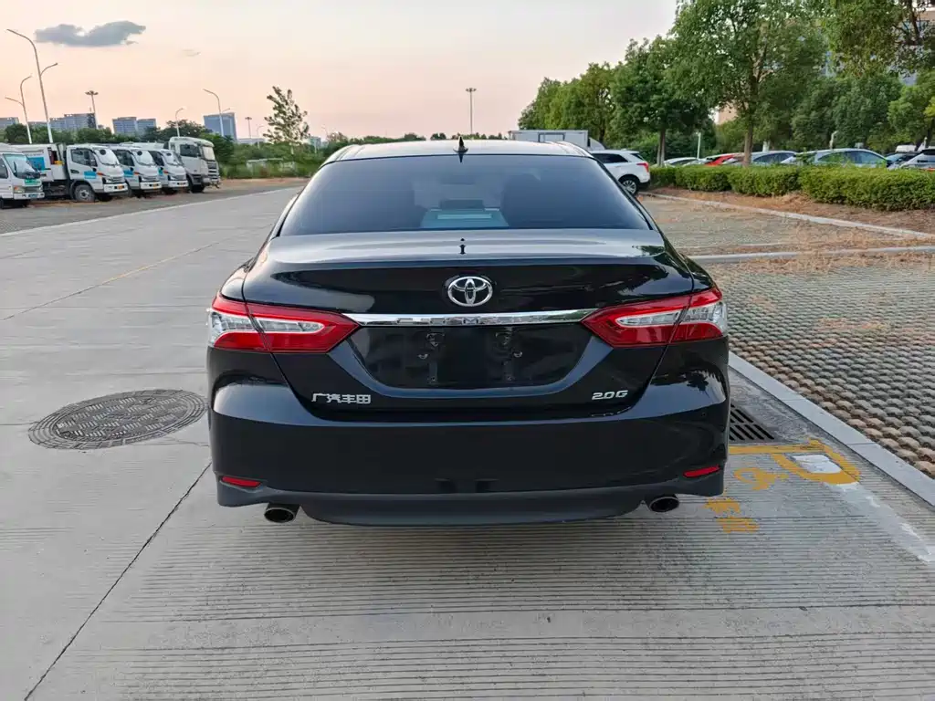 Toyota Camry — фото 6