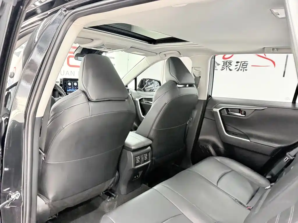 Toyota Wildlander — фото 10