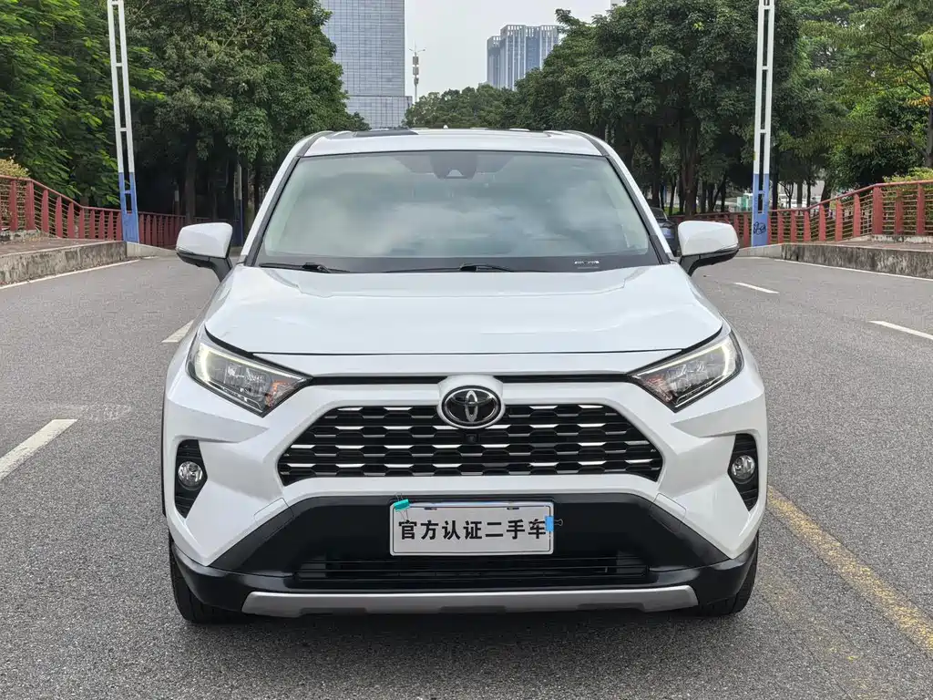 Toyota RAV4 — фото 2