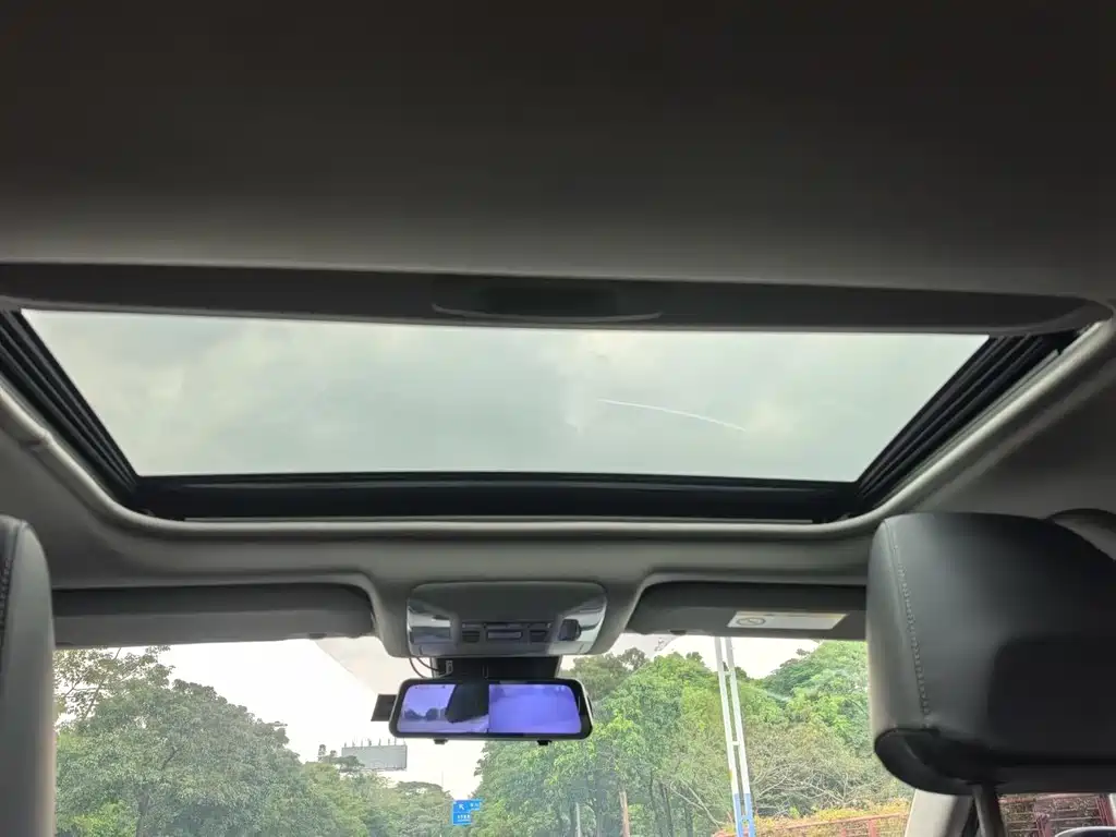 Toyota RAV4 — фото 14