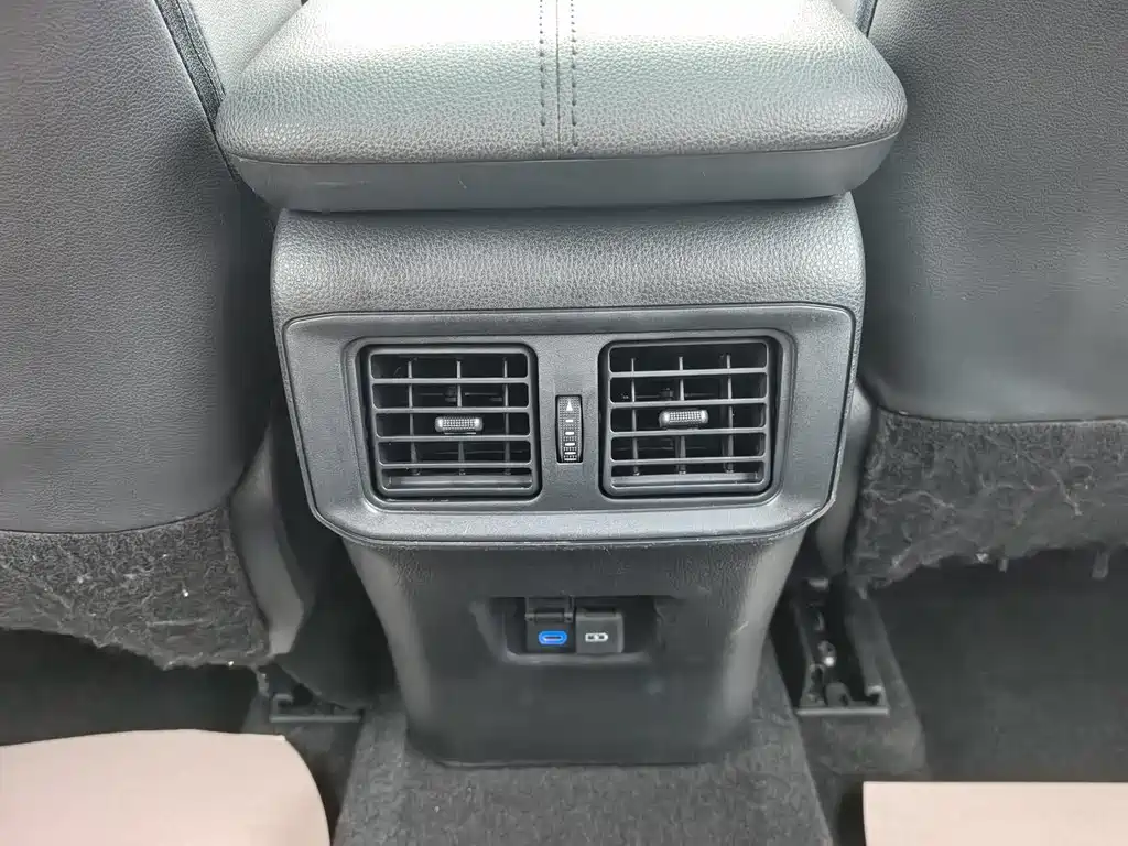 Toyota RAV4 — фото 15