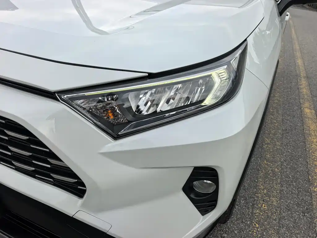 Toyota RAV4 — фото 17