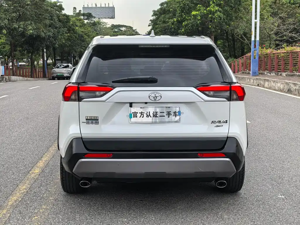 Toyota RAV4 — фото 20