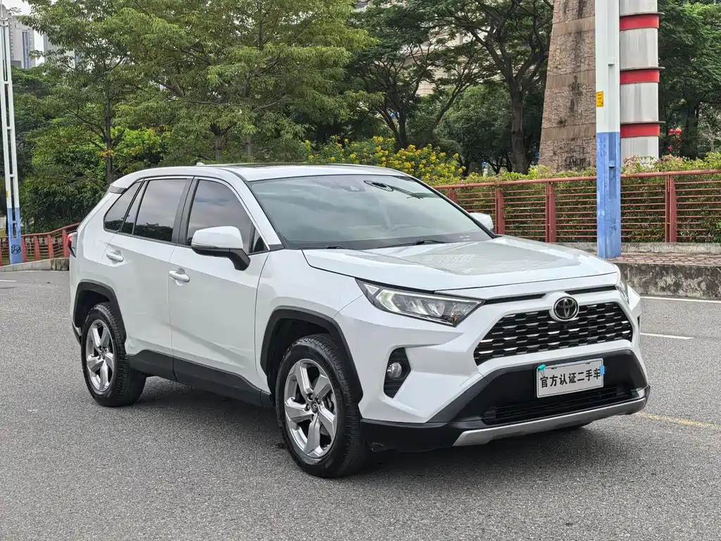 Toyota RAV4 — фото 3