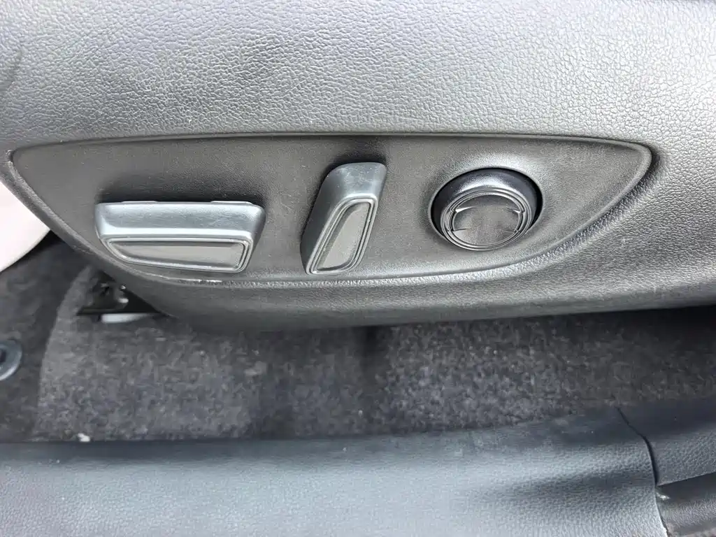 Toyota RAV4 — фото 8