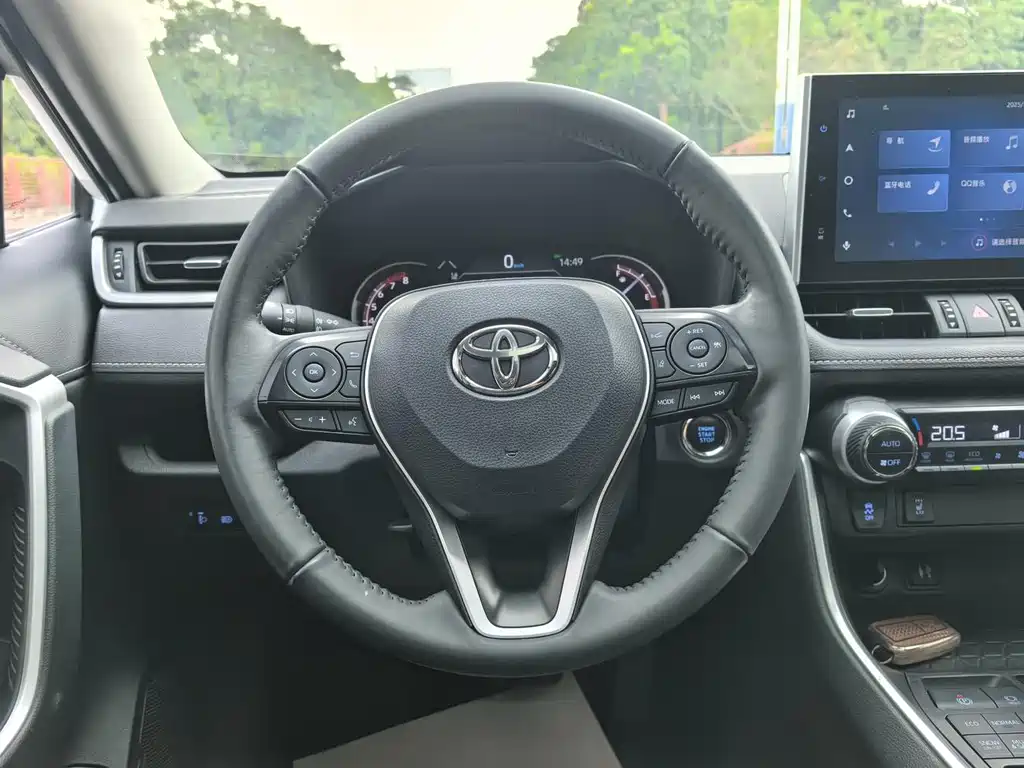 Toyota RAV4 — фото 10
