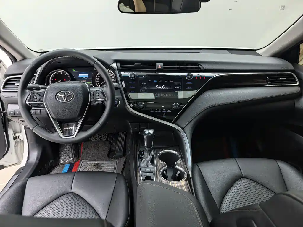 Toyota Camry — фото 13