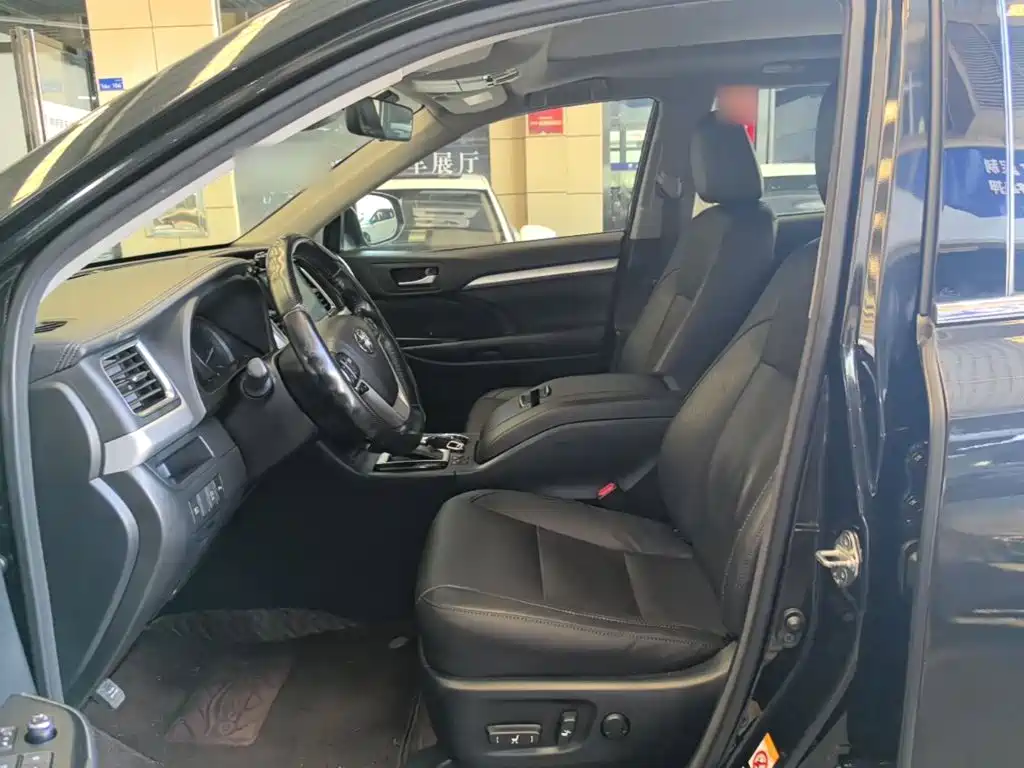 Toyota Highlander — фото 15