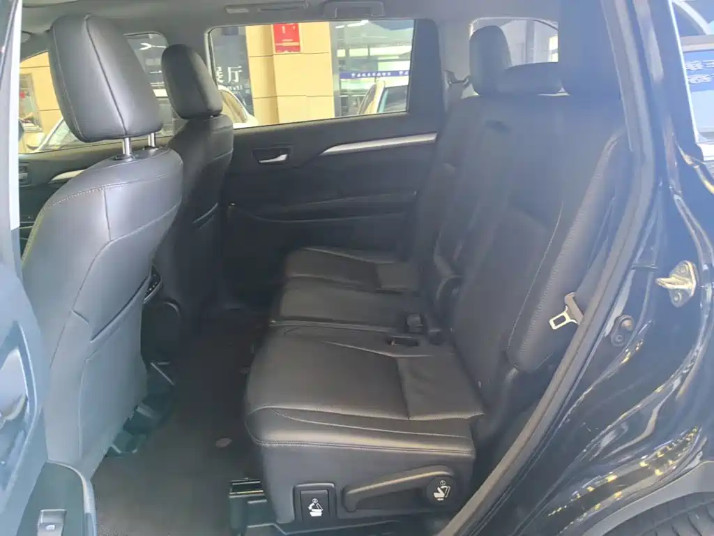 Toyota Highlander — фото 17